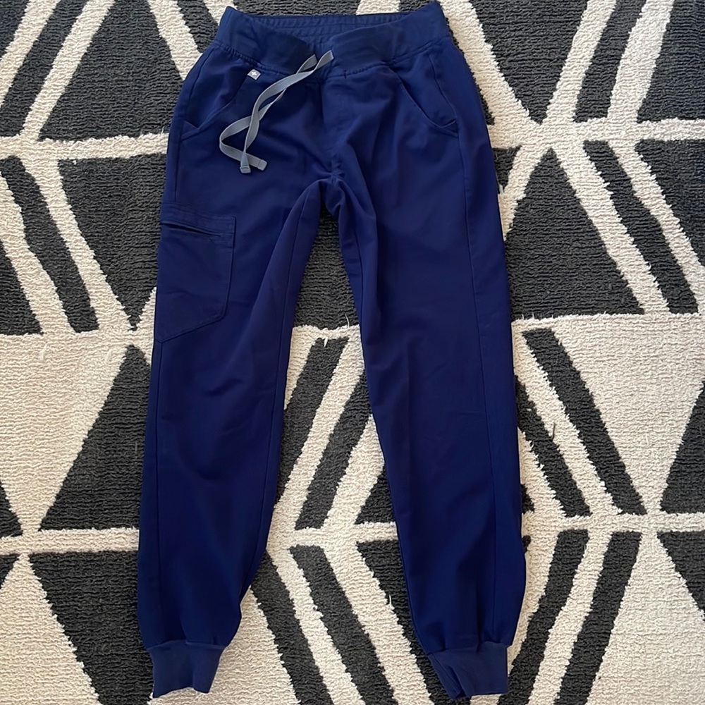 Figs navy joggers XS